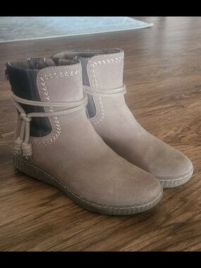 Clarks Taupe Wrap-Detail Suede Ankle Booties